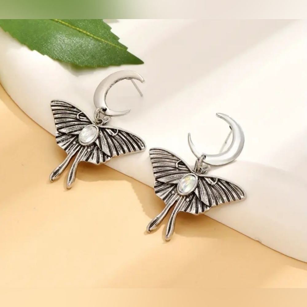 Silver Moth Earrings So Stunning! NIP